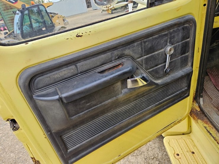 1975-ford-f750-image-16