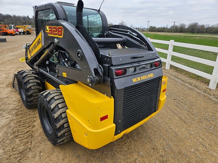 new-holland-l328-image-16