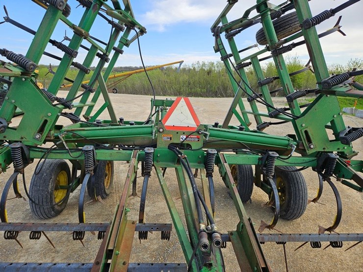 john-deere-28-image-19