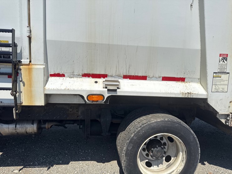 #9-•-2016-freightliner-heil-rear-load-garbage-truck-image-33