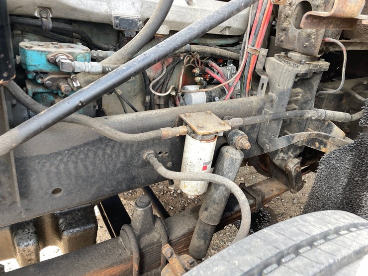 #1332-•-1990-freightliner-dump-truck-(has-mn-title)-image-16