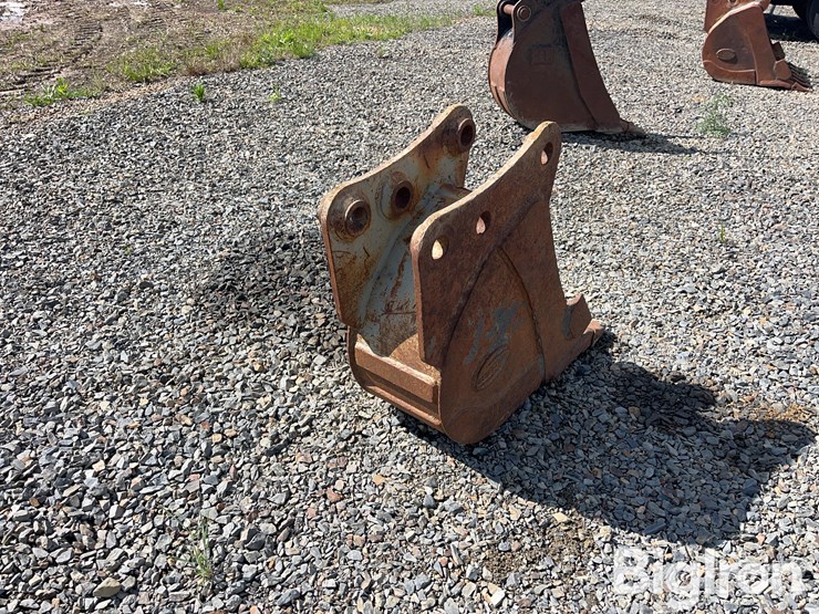 strickland-12"-backhoe-bucket-image-5