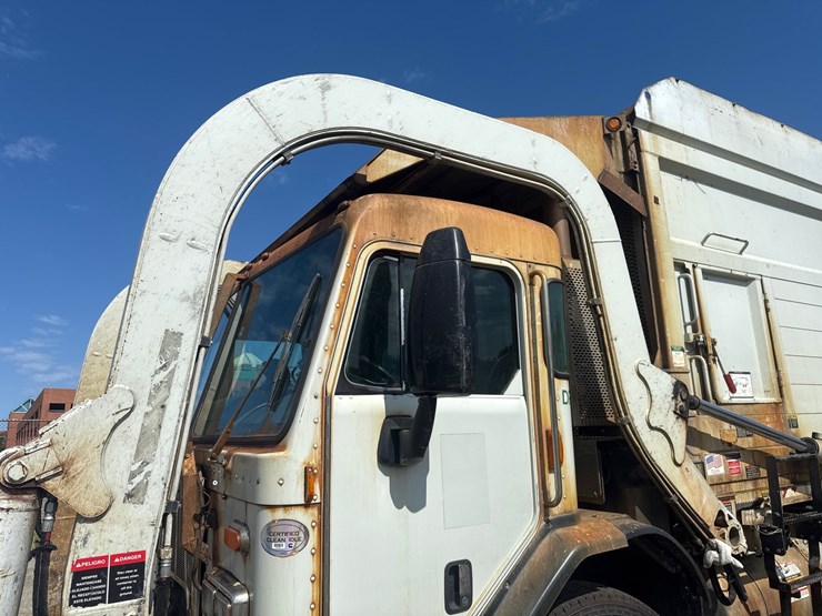 #6-•-2017-peterbilt-heil-front-loader-image-13