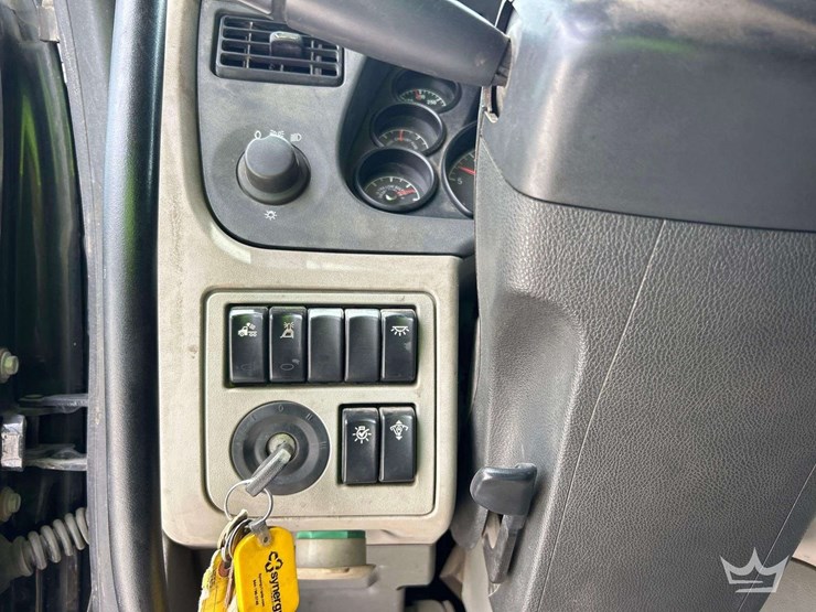 2018-peterbilt-579-image-16