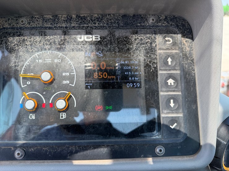 jcb-tm320-image-10