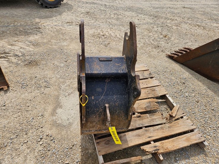2017-kubota-kx080-image-4