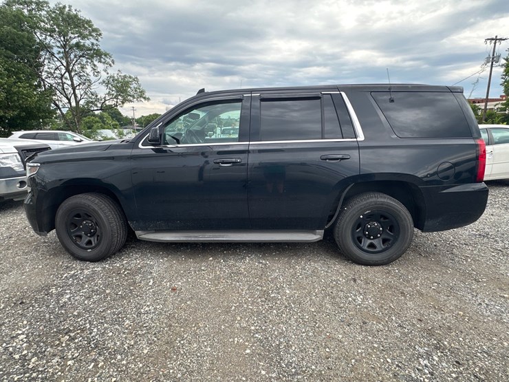 2015-chevrolet-tahoe-image-4
