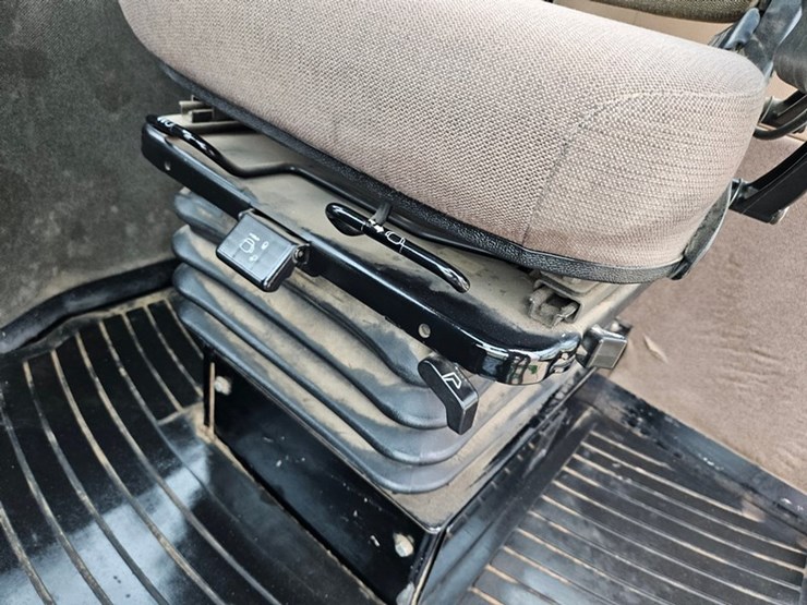 john-deere-8570-image-35