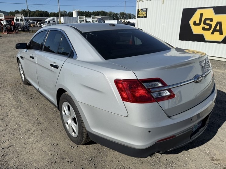 2017-ford-taurus-awd-sedan-image-6