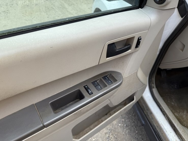 2009-ford-escape-image-24