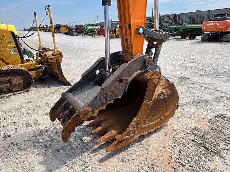 2022-doosan-dx225-lc-image-2