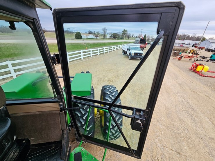 john-deere-8570-image-31
