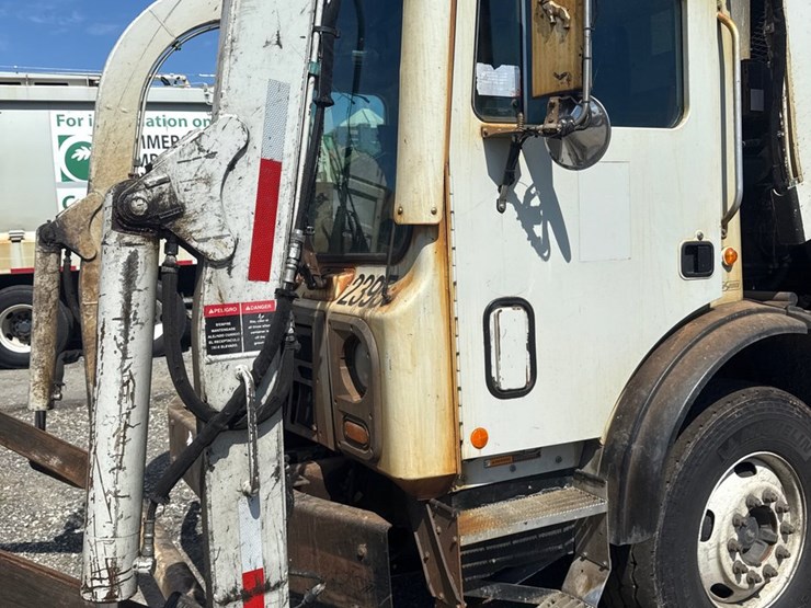 #7-•-2015-mack-heil-front-loader-image-47