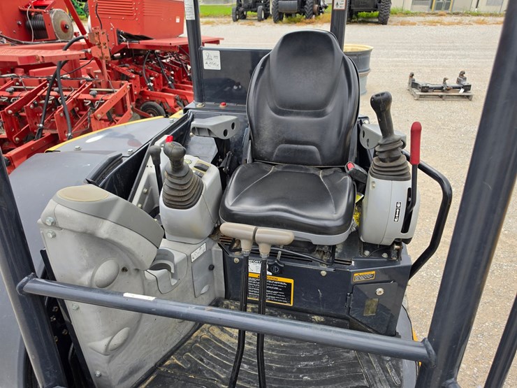 2020-deere-35g-image-8