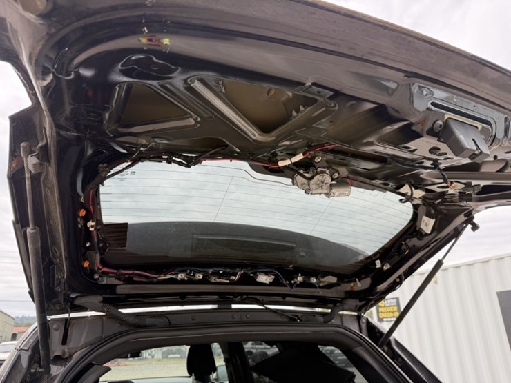 2020-ford-explorer-image-25