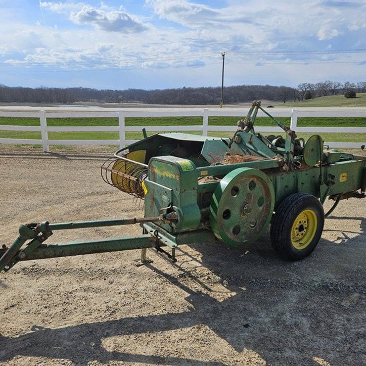 JOHN DEERE 24T