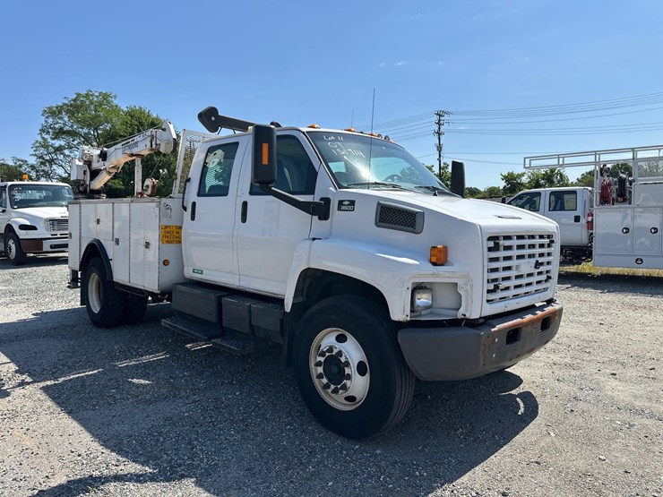 #11-•-2007-chevy-c8500-service-truck-image-1