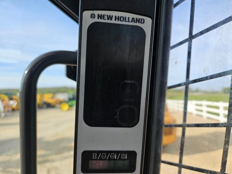 new-holland-l218-image-24