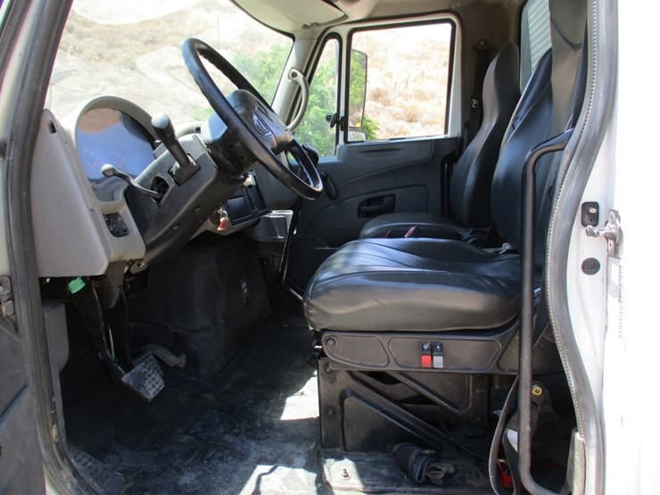 2010-international-durastar-4300-image-7