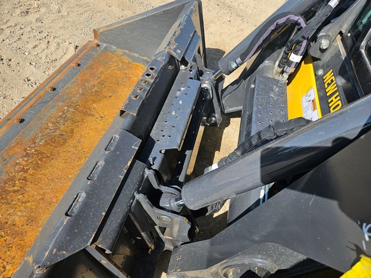 new-holland-l320-image-11