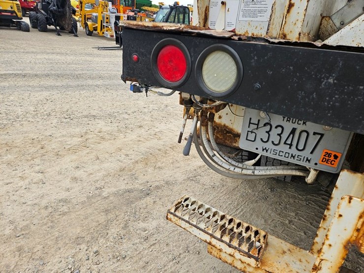 2005-international-durastar-4300-image-39
