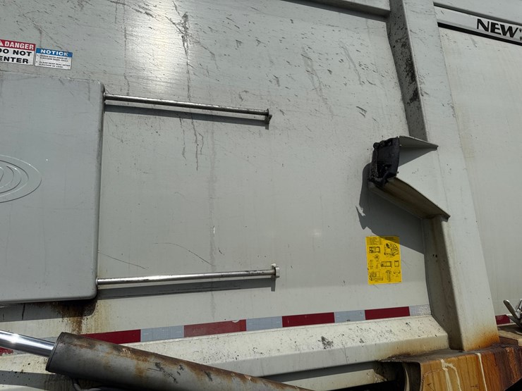 #5-•-2018-peterbilt-mammoth-front-loader-image-20