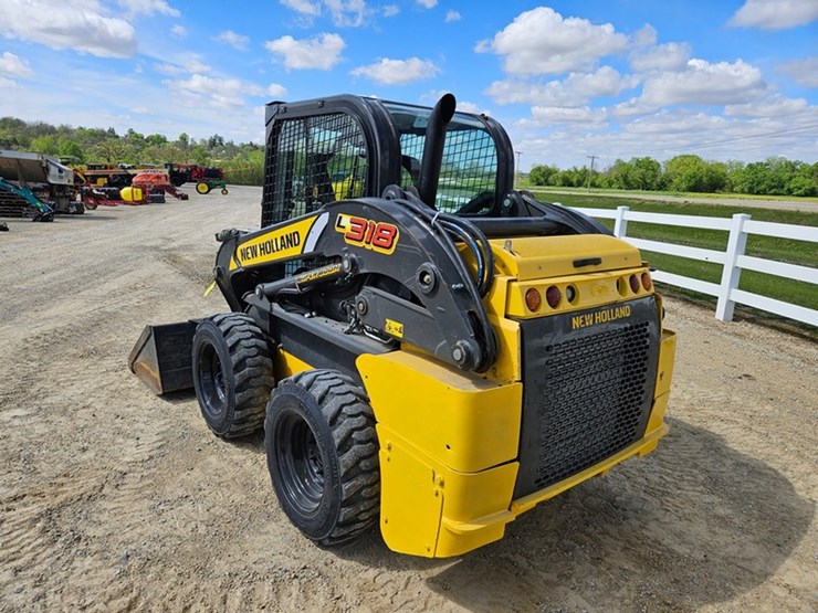 2021-new-holland-l318-image-3