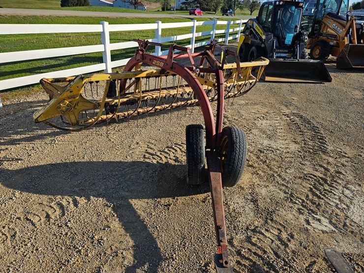 new-holland-258-image-8