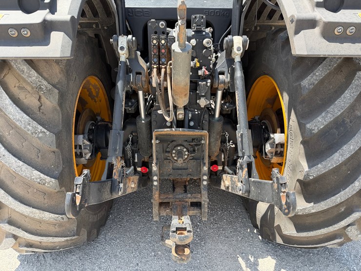 #212254-•-2022-jcb-8330-fastrac-tractor-image-22