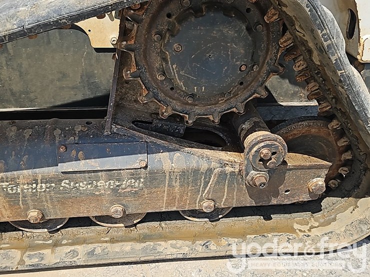 2021-bobcat-t870-image-19