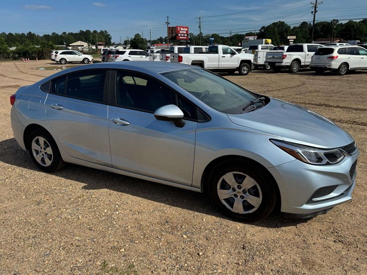 2018-chevrolet-cruze-ls-4-door-sedan-(73,376-miles)-image-2
