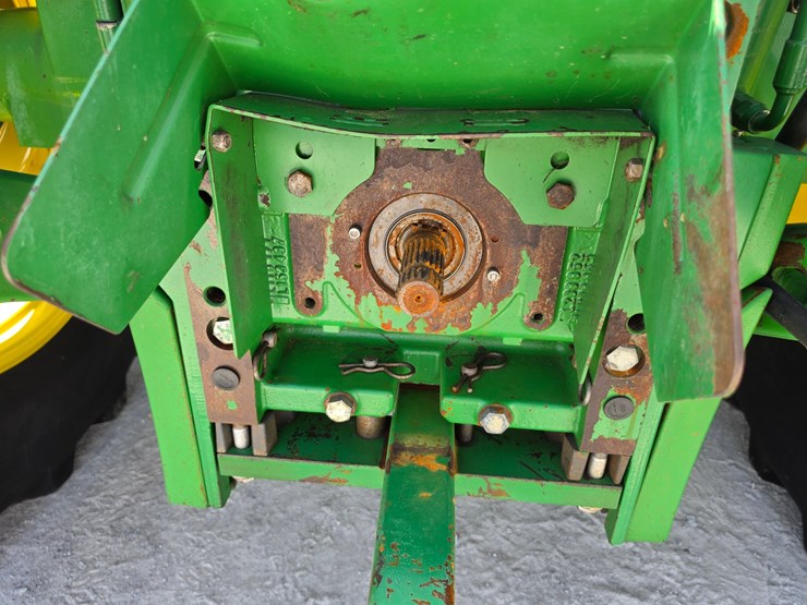 2013-john-deere-6125m-image-19