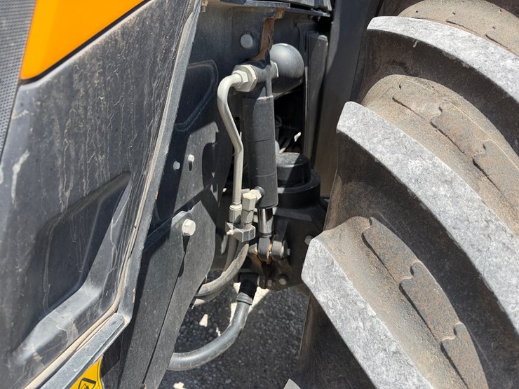 #212254-•-2022-jcb-8330-fastrac-tractor-image-8