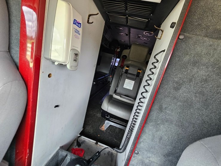 2016-ford-e450-image-78