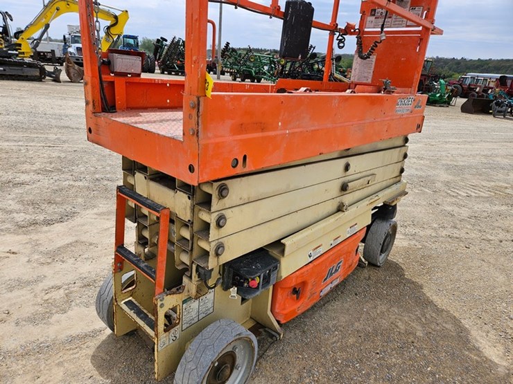 2015-jlg-2632es-image-21