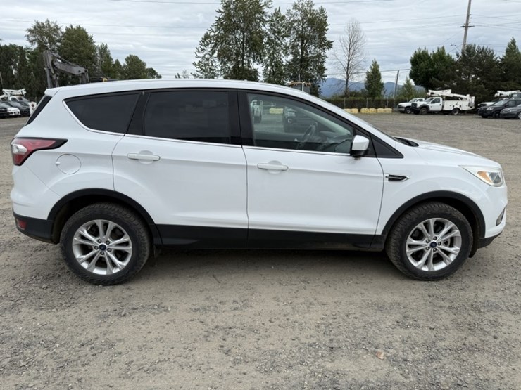 2017-ford-escape-se-image-3
