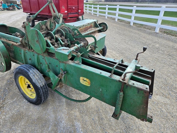 john-deere-24t-image-57