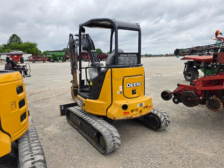 2020-deere-35g-image-13