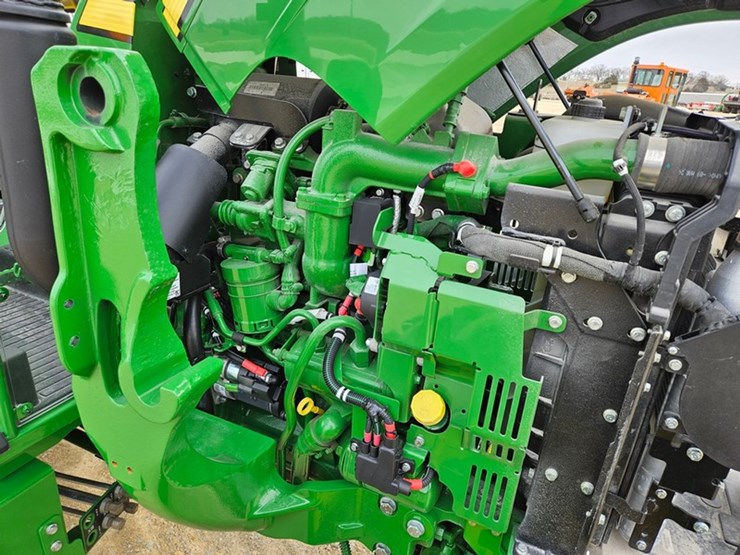 2024-john-deere-5067e-image-12