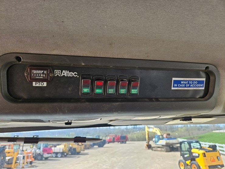 #5076-•-2007-freightliner-m2-tandem-axle-crane-truck-image-87