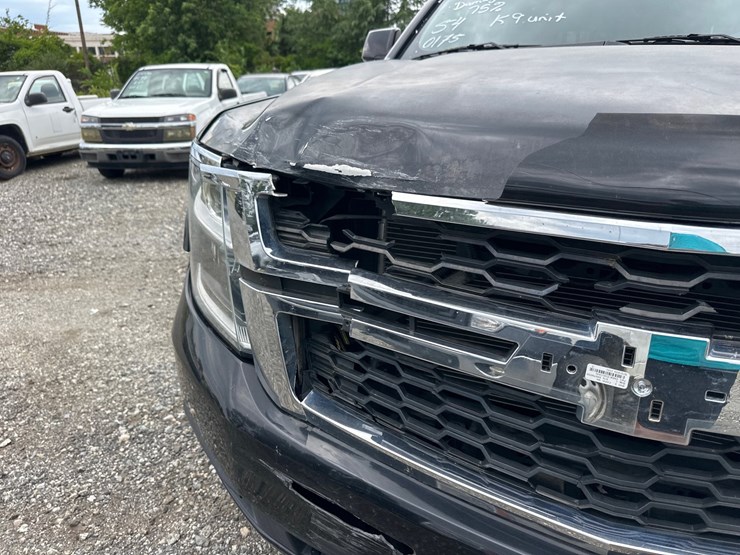 2015-chevrolet-tahoe-image-17