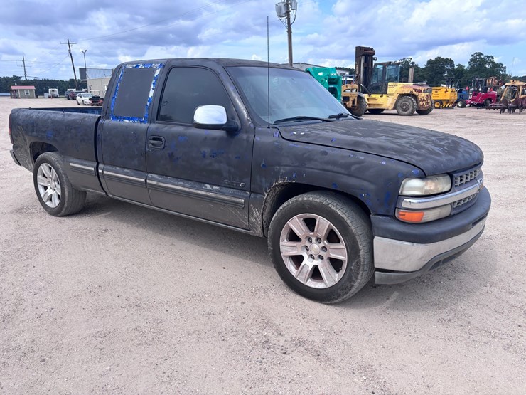 2000-chevrolet-1500-image-2