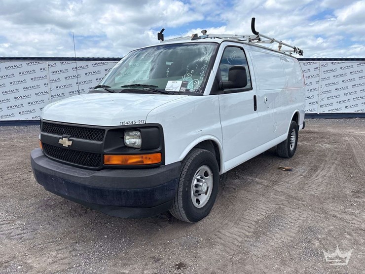 2017-chevrolet-express-2500-image-1
