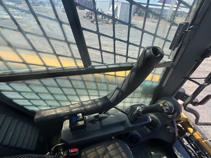 2019-caterpillar-259d3-image-23