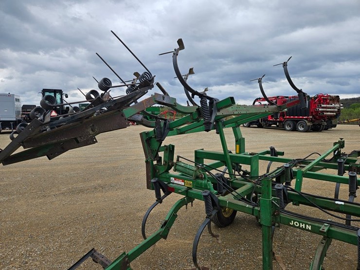 john-deere-16-image-26
