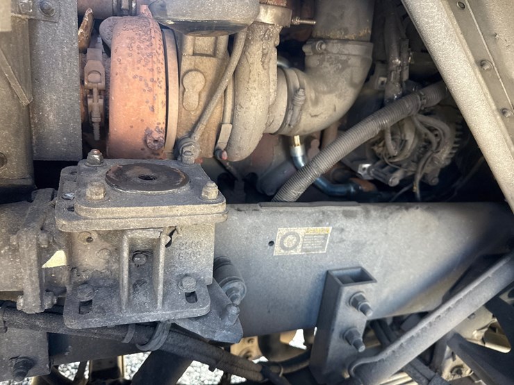 2003-freightliner-fl80-image-57