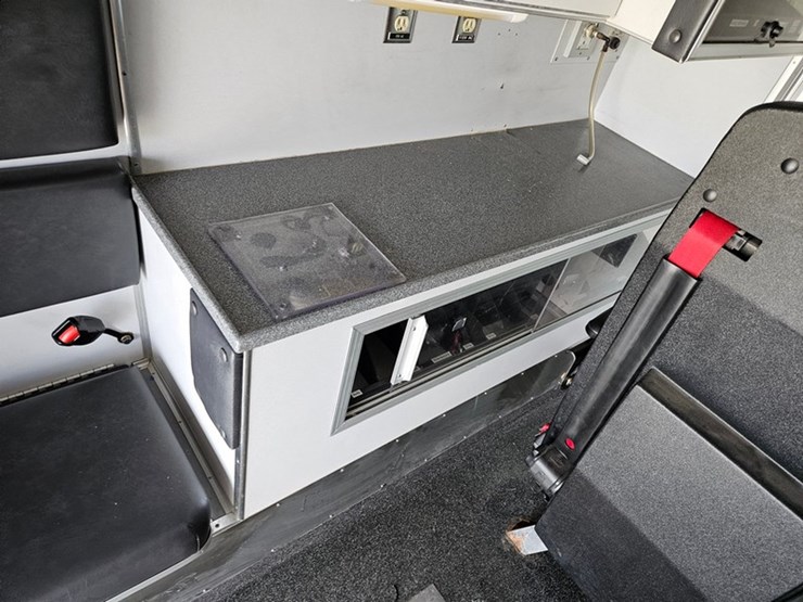 2016-ford-e450-image-32