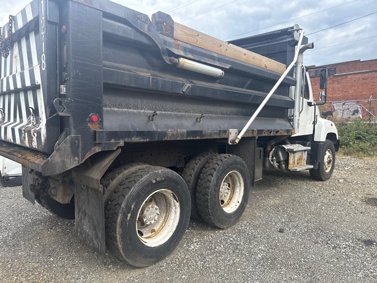 2014-freightliner-114sd-image-25