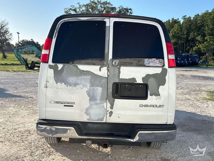 2004-chevrolet-express-3500-image-20