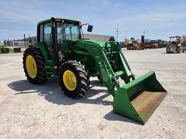 2013-john-deere-6125m-image-25